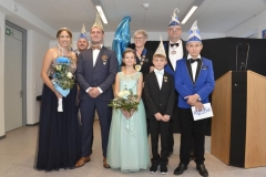 Gruppenfoto der amtierenden Prinzenpaar mit dem 1. Vorstand Uwe Wittmann, dem 2. Vorstand Bernd Popp und der Sitzungspräsidentin Sabine Wittmann